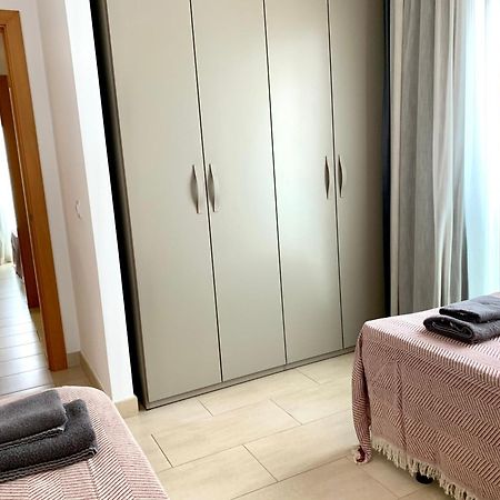 Edifici Violetta Apartment เอมปูเรียบราบา ภายนอก รูปภาพ
