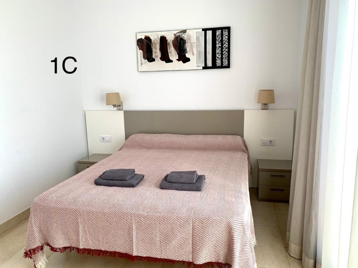 Edifici Violetta Apartment เอมปูเรียบราบา ภายนอก รูปภาพ