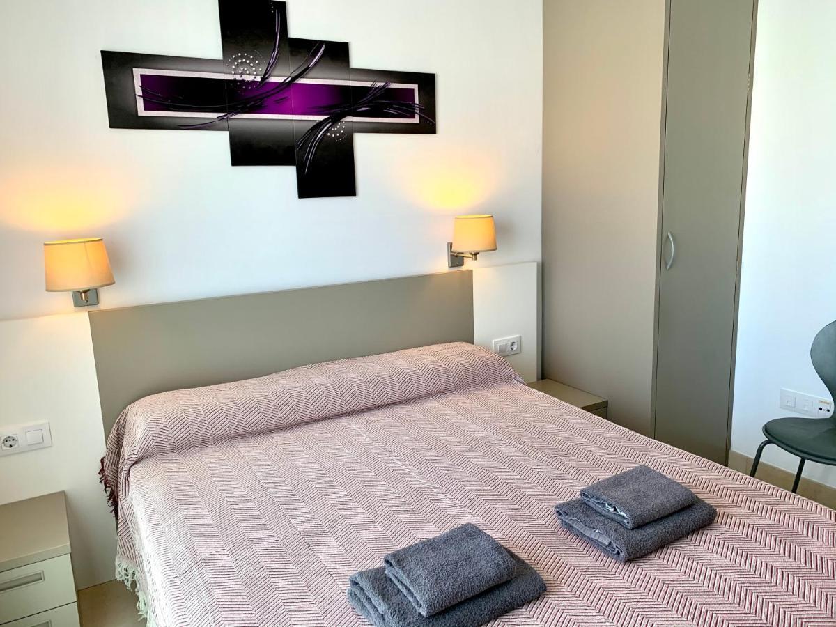 Edifici Violetta Apartment เอมปูเรียบราบา ภายนอก รูปภาพ
