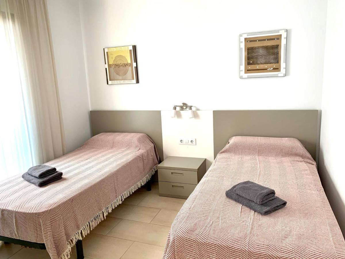 Edifici Violetta Apartment เอมปูเรียบราบา ภายนอก รูปภาพ