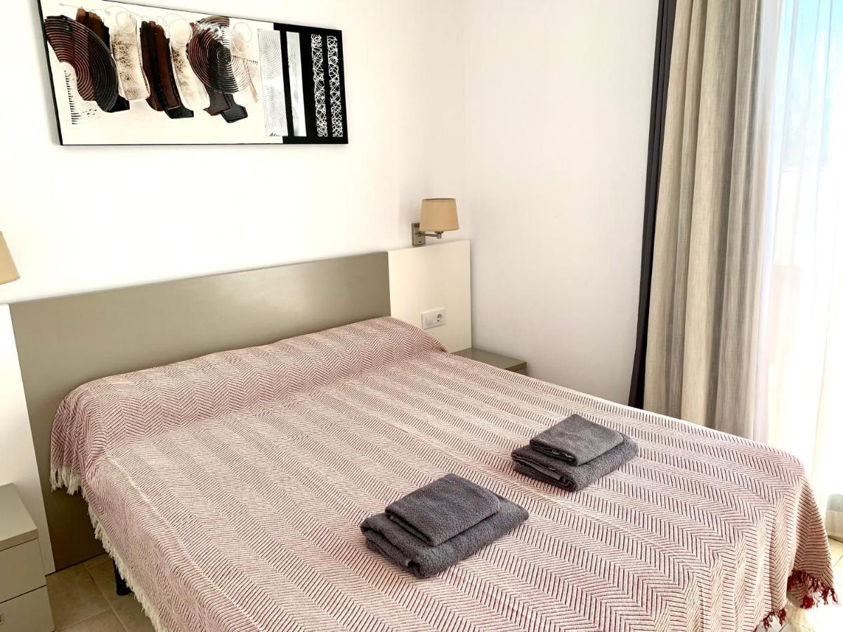 Edifici Violetta Apartment เอมปูเรียบราบา ภายนอก รูปภาพ