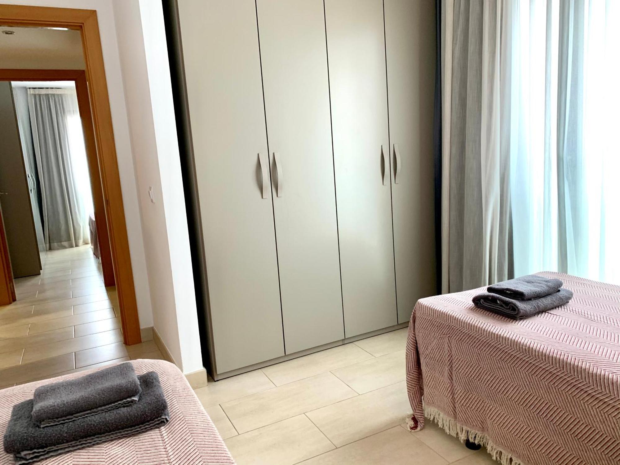 Edifici Violetta Apartment เอมปูเรียบราบา ภายนอก รูปภาพ