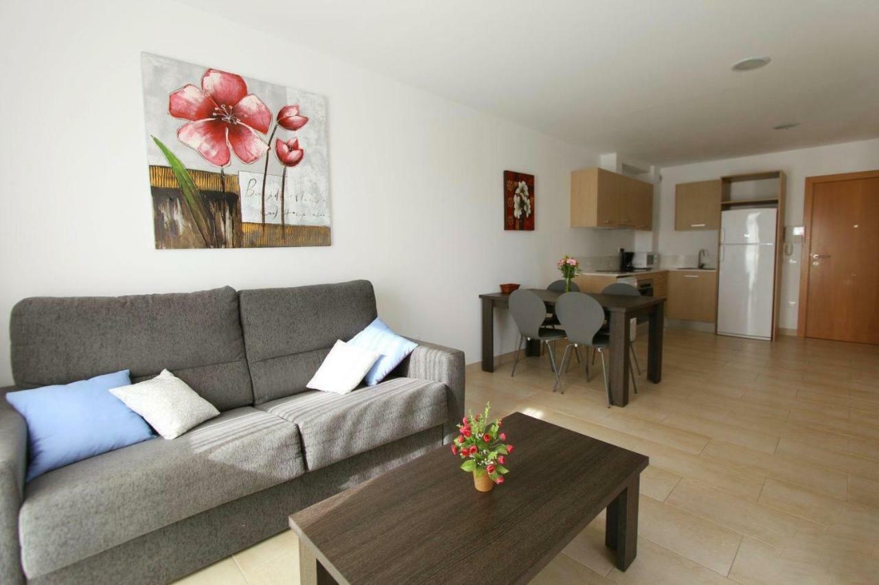 Edifici Violetta Apartment เอมปูเรียบราบา ภายนอก รูปภาพ