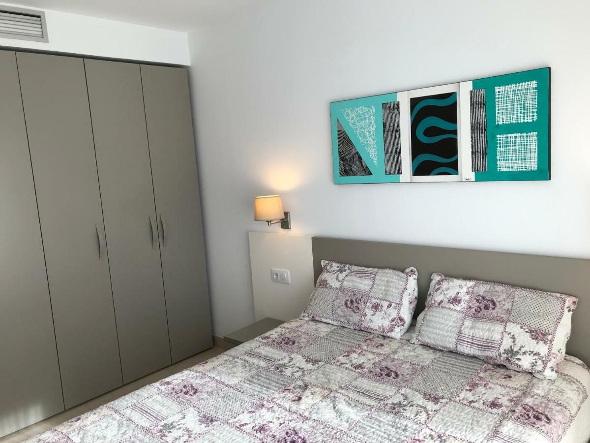 Edifici Violetta Apartment เอมปูเรียบราบา ภายนอก รูปภาพ