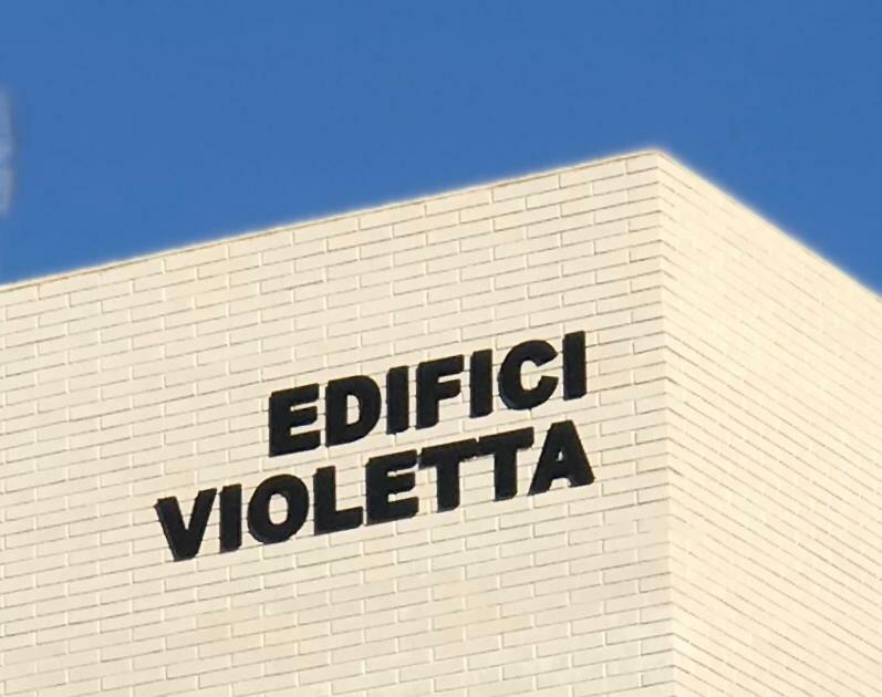 Edifici Violetta Apartment เอมปูเรียบราบา ภายนอก รูปภาพ