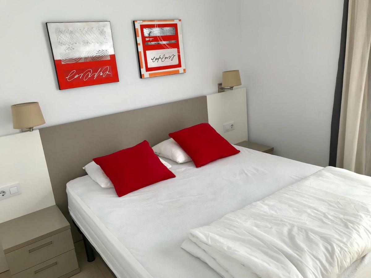 Edifici Violetta Apartment เอมปูเรียบราบา ภายนอก รูปภาพ