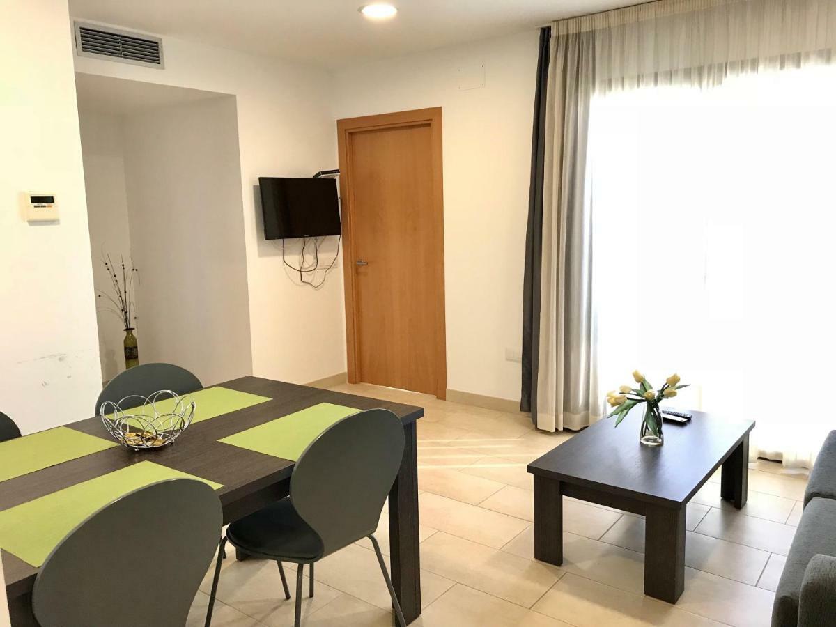 Edifici Violetta Apartment เอมปูเรียบราบา ภายนอก รูปภาพ
