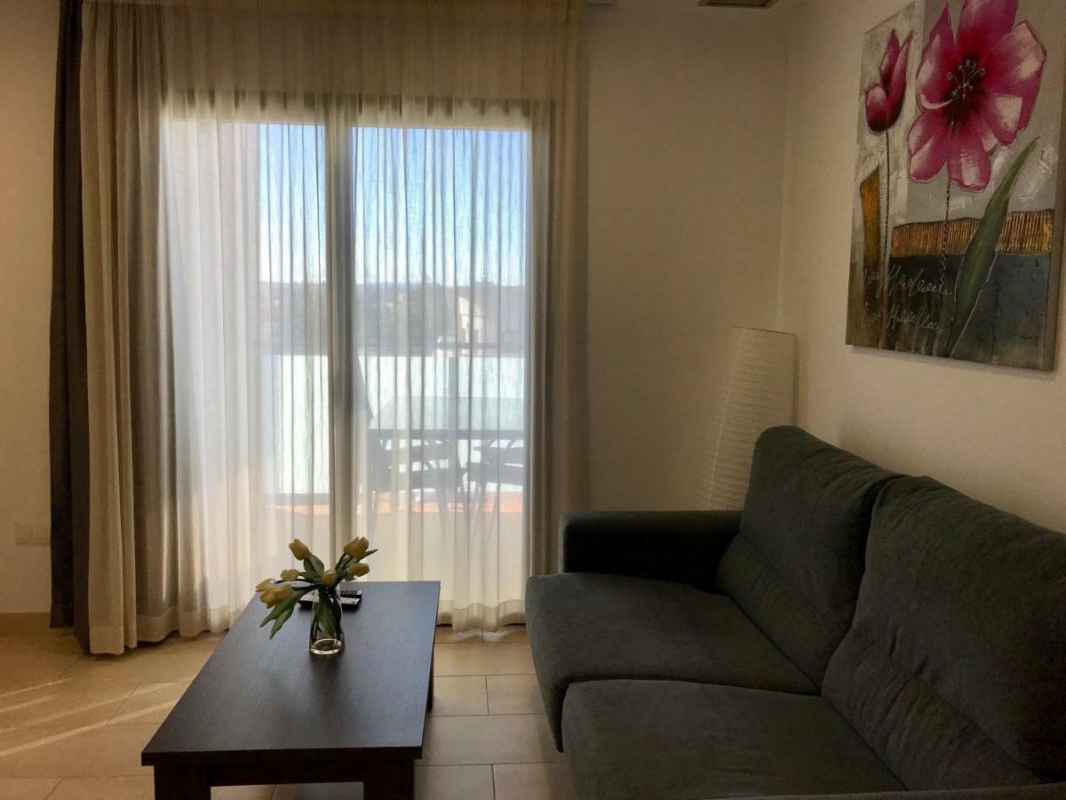 Edifici Violetta Apartment เอมปูเรียบราบา ภายนอก รูปภาพ