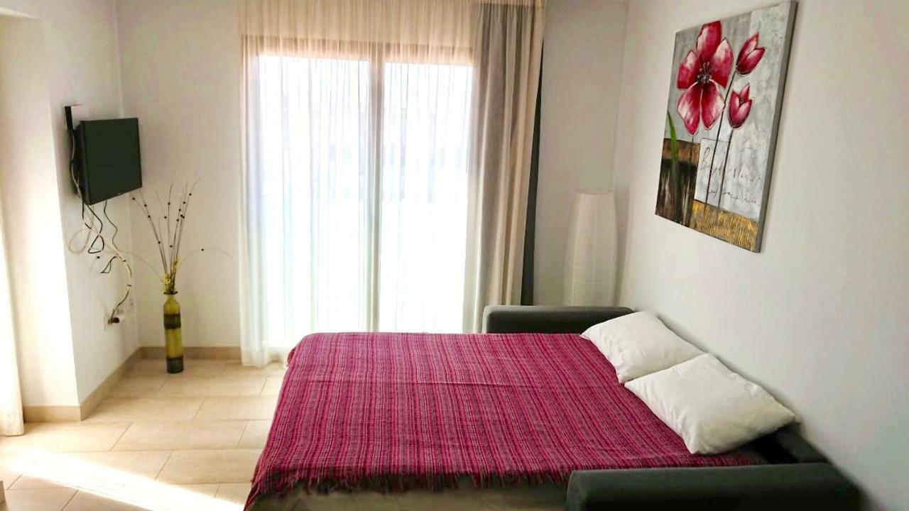 Edifici Violetta Apartment เอมปูเรียบราบา ภายนอก รูปภาพ