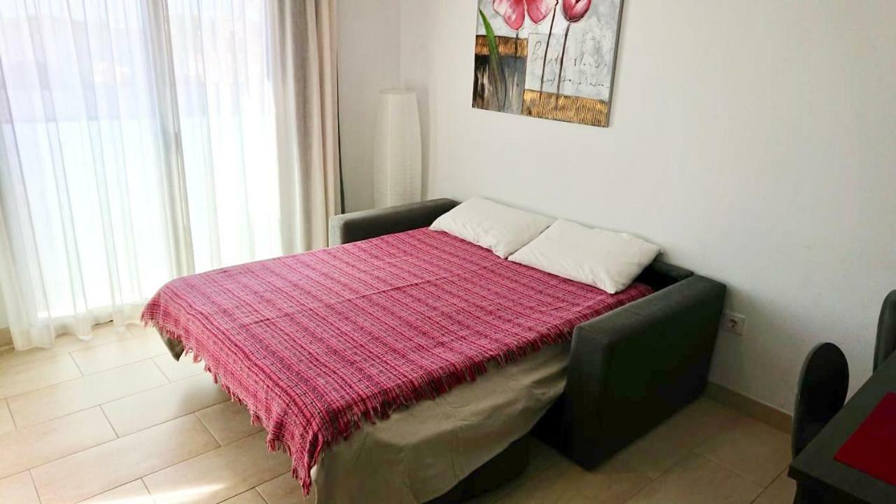 Edifici Violetta Apartment เอมปูเรียบราบา ภายนอก รูปภาพ